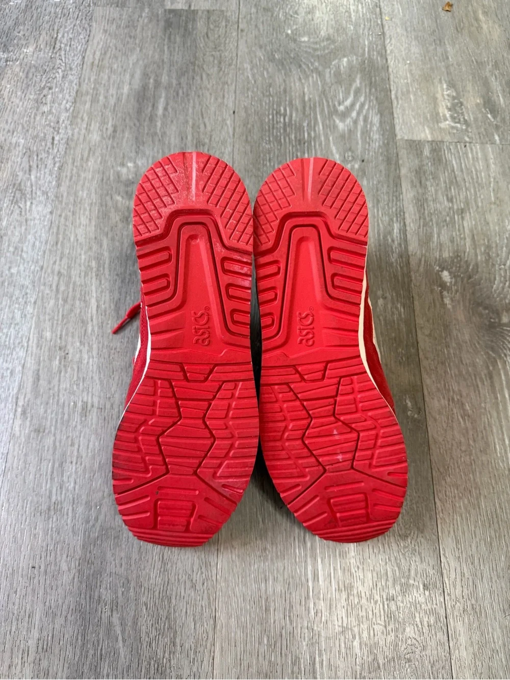 Asics Red and White Suede Trainer with Gold Lining - Picture 6 of 8